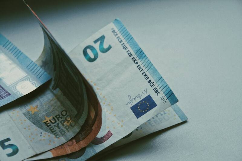 La cotización del euro y dólar en España (Foto: Pexels).