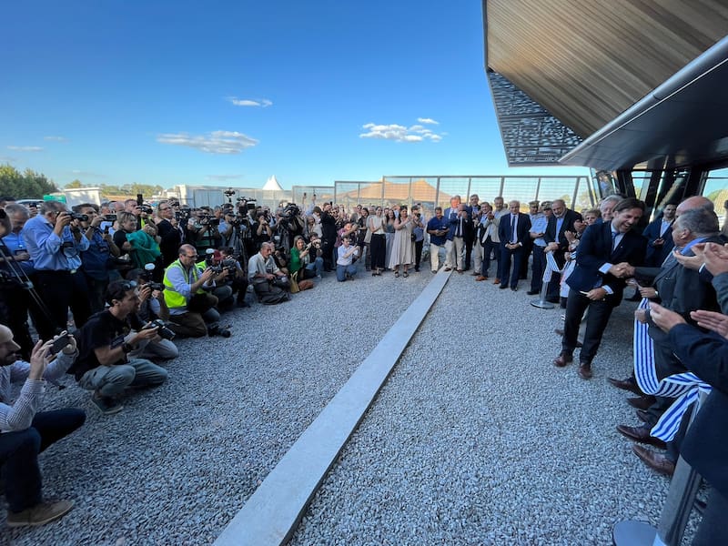 El corte de cintas del nuevo Aeropuerto Internacional de Carmelo
