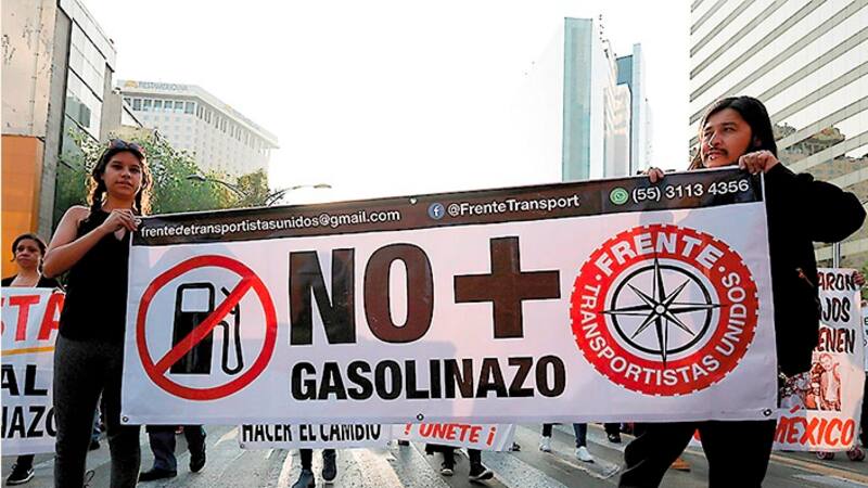 El aumento del precio de los combustibles caldeó los ánimos en México