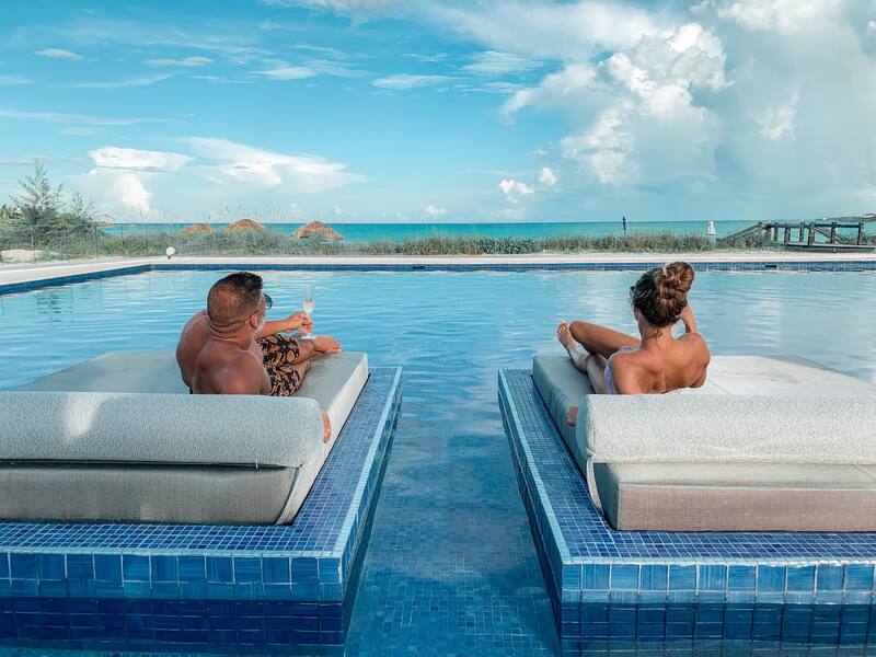 Tomar sol durante 10 minutos ayuda mucho a mejorar la memoria, pero debe realizarse con protector solar (Fuente: unsplash.com)