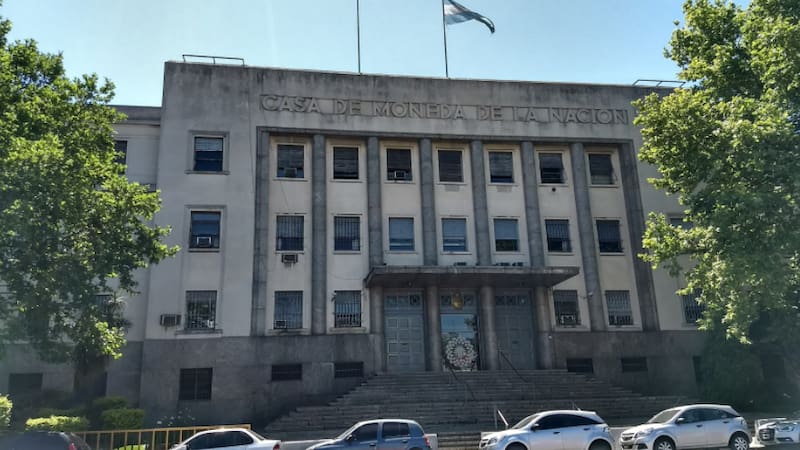 La Casa de Moneda imprimió la primera tanda de los nuevos billetes. Se importarán de tres países más.