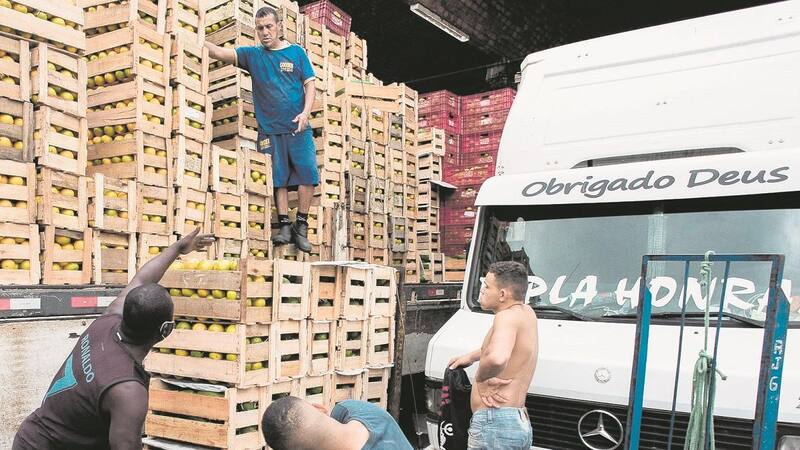 Los trabajadores precarios son los primeros en ser despedidos en una recesión. Bloomberg