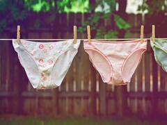 Una investigación científica reveló cuántas bacterias hay en la ropa interior cuando está limpia y cómo eliminarlas