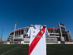 River presentó su nueva camiseta titular con diseño retro: ¿dónde comprarla y cuánto sale?