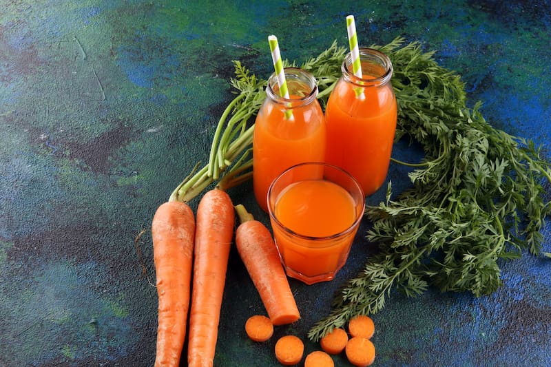 El jugo de zanahoria es una opción refrescante y nutritiva de consumir vegetales. Fuente: Shutterstock