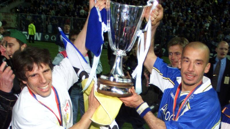 Junto al también italiano Gianfranco Zola en Chelsea, donde ganó dos títulos.