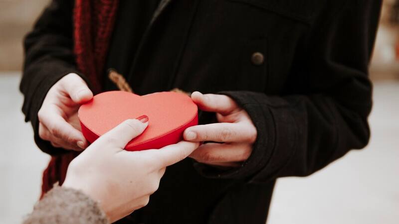 Conquistar a un amor platónico es posible, si se conoce en profundidad a la otra persona y se le demuestra un respetuoso, cordial y cariñoso interés. Foto: Freepik