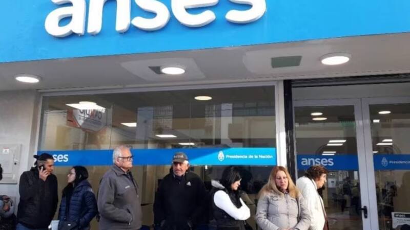 Aumenta el AUH en marzo y si no se presenta la documentación requerida se descontará un 20%.