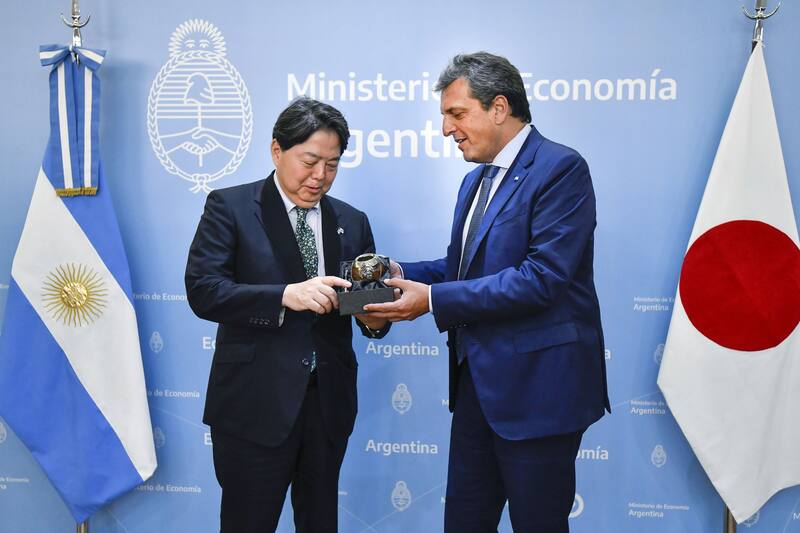 El canciller de Japón con Massa