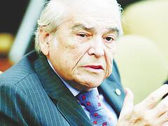 El presidente de la UIA cierra la compra de la autopartista del fondo buitre Elliot