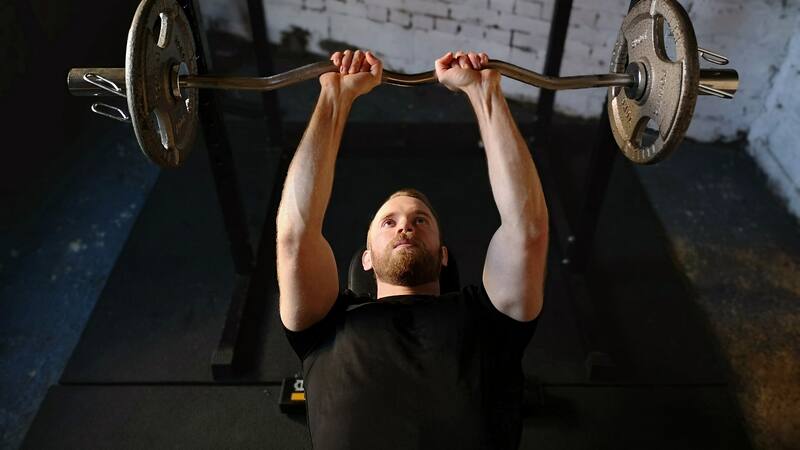 Levantar peso regularmente puede ofrecer beneficios que van más allá de los que imaginás