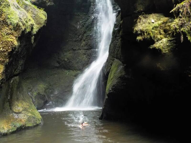 La Cascada La Miel es uno de los paisajes más espectaculares de Colombia (Fuente: La Huella Verde).