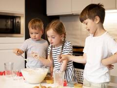 Vacaciones de invierno low cost: 3 recetas fáciles para hacer con los chicos en casa