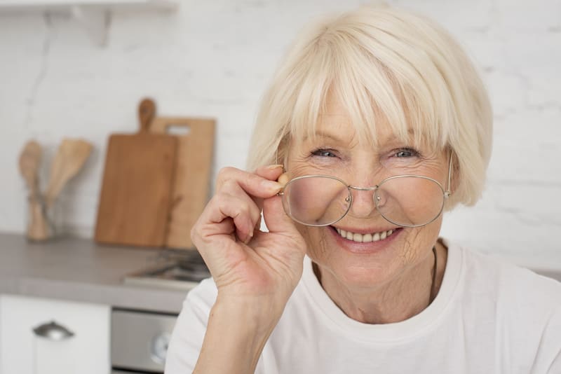 PAMI cubre hasta dos pares de lentes gratuitos al año: cercanos, lejanos o bifocales (Fuente: Freepik)