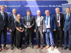 En Hamburgo, Milei recibió la "Medalla Hayek" y volvió a hablar de un "intento de golpe de Estado"