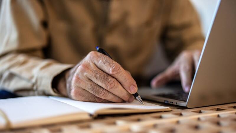 Atención jubilados y pensionados: Banco Santander anuncia este nuevo beneficio para sus clientes.