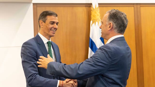 Todos los detalles del viaje exprés de Yamandú Orsi a España