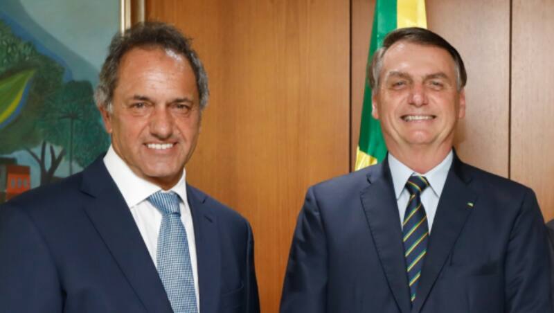 El embajador Scioli junto con el presidente de Brasil, Jair Bolsonaro