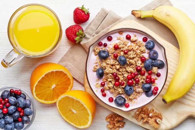 Un desayuno rico en carbohidratos ayuda a activar el cuerpo y despertar más rápido. Imagen: archivo.