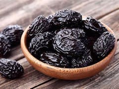 Oro negro: la fruta repleta de antioxidantes que fortalece los huesos y previene el estreñimiento