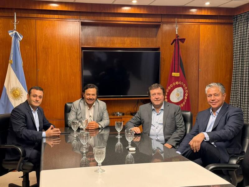 Oscar Herrera Ahuad, Gustavo Sáenz, Alberto Weretilneck y Rolando Figueroa en la Casa de Salta