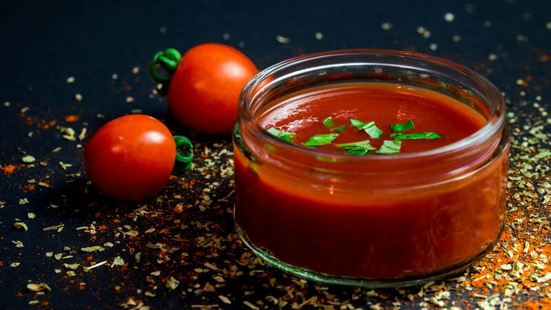 El jugo de tomate tiene beneficios que no conocías.