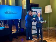 Impuestos: fusión de dos estudios tributarios referentes del 'Círculo Rojo'