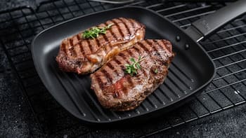 Bife a la plancha: cómo lograr una carne dorada por fuera y jugosa por dentro