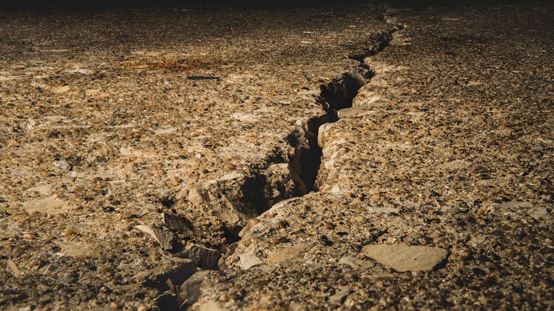 El planeta Tierra tiene muchas de estas fallas, que generan cambios en los diferentes espacios geográficos.