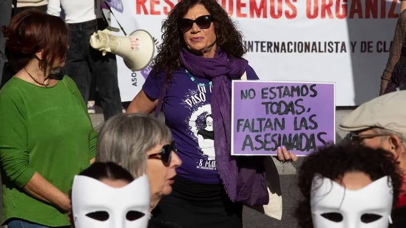 25N | Pedro Sánchez denuncia que cada mujer asesinada por violencia de género es "una derrota democrática".