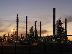 El petróleo cerró en su menor nivel en 2 semanas
