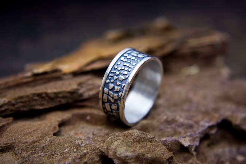 Los anillos son elementos muy poderosos dentro del mundo espiritual para la manifestación de dinero.Fuente: Shutterstock.