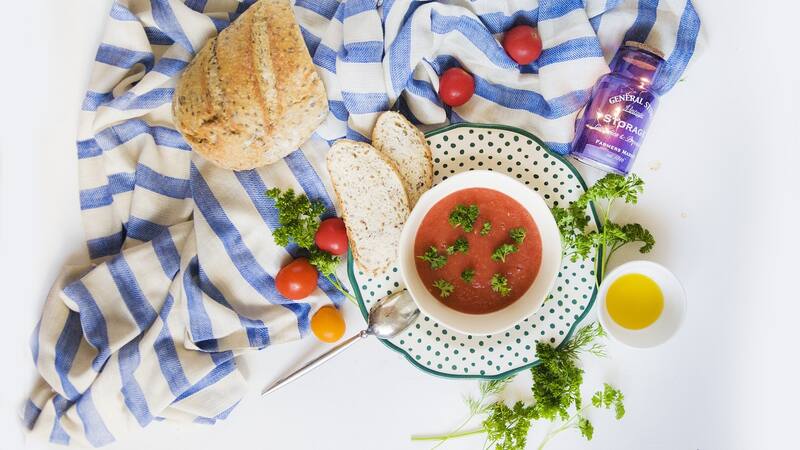 Existen varios tipos de gazpachos, como el andaluz, el extremeño y el manchego.