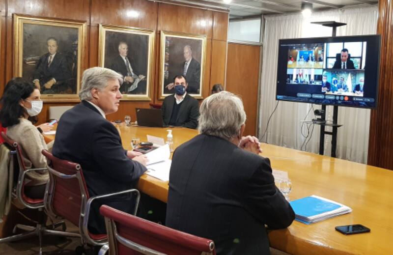 El canciller uruguayo, Francisco Bustillo, dio a conocer la disruptiva decisión.