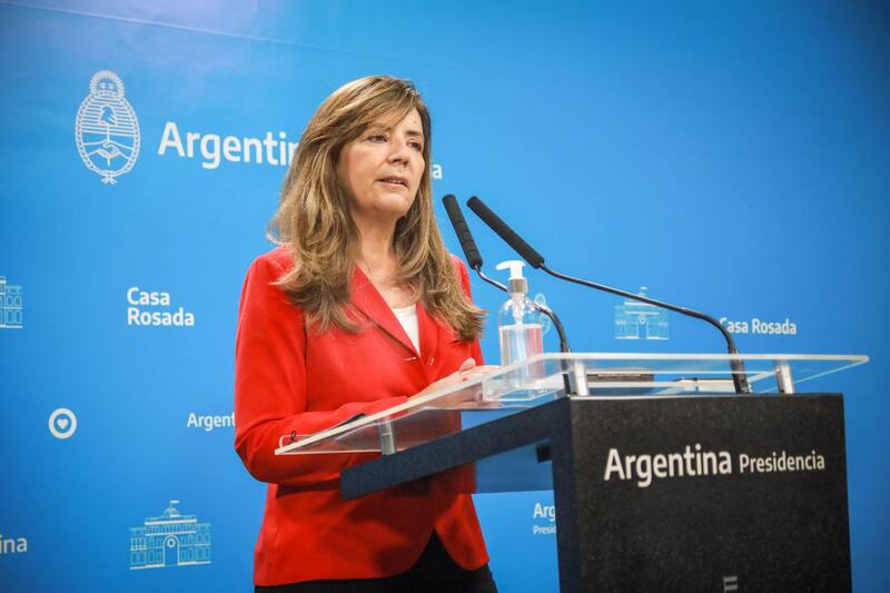 Gabriela Cerruti en la sala de conferencias de la Casa Rosada