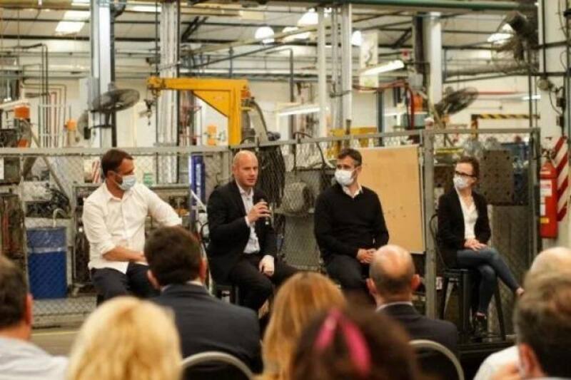 El plan Estrategia Productiva Federal se presentó en la fábrica de Akapol tras los rumores de su salida del país