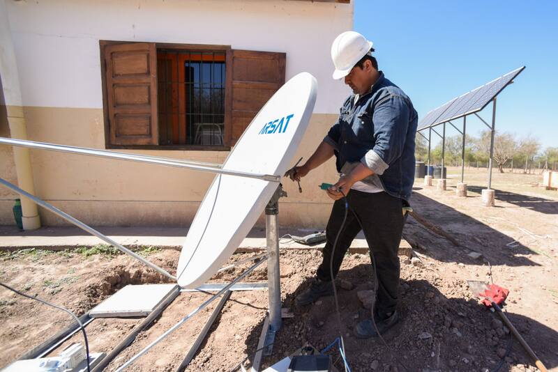 Se instalarán dos antenas de Arsat que van a dar hasta 30Mbps de conexión.