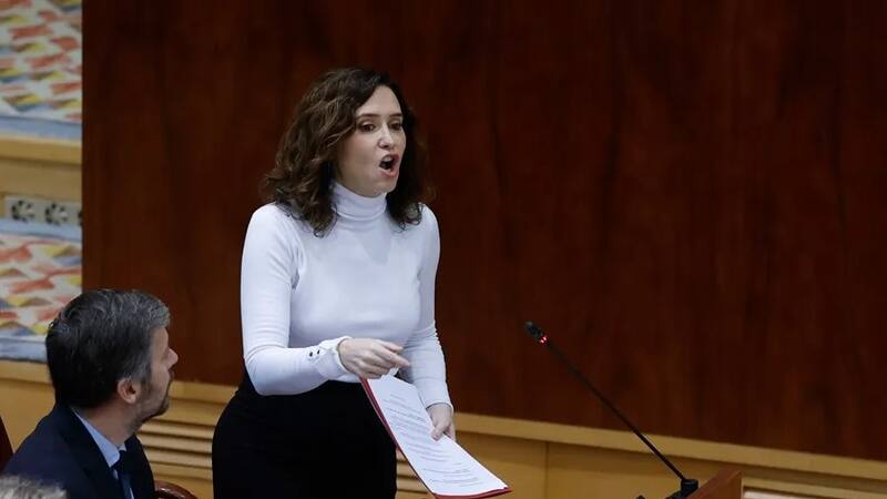 Ayuso carga contra Pedro Sánchez por la pandemia: "Sobre sus hombros recaen 130.000 muertos".