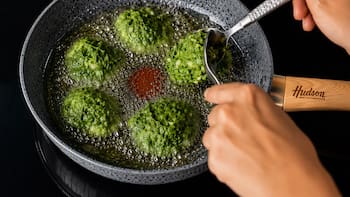 Sin harina ni fritura: cómo hacer los buñuelos de espinaca más saludables
