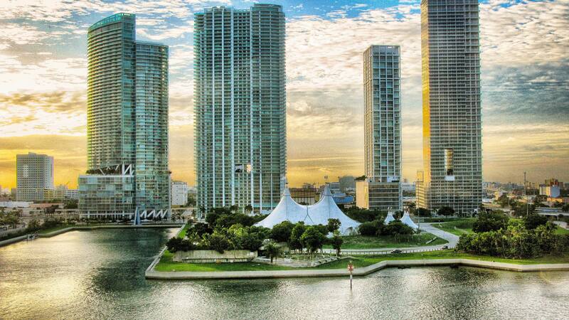 Miami tiene un mercado de propiedades diversificado que atrae a una variedad de compradores latinoamericanos.
