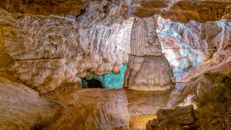 Las cuevas de más de 500 millones de años que son un monumento natural imperdible y están a 1 hora de Sevilla.