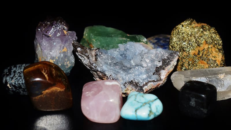 Esta piedra es una herramienta poderosa para aquellos que buscan sanar heridas emocionales.