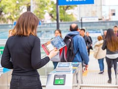 Suelta de libros: en qué estaciones de subte reparten 600 ejemplares gratis hoy