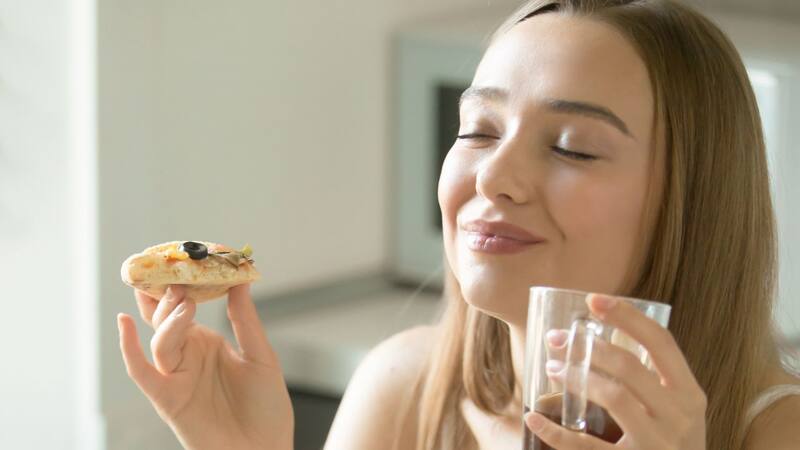 La "Vitamina P" despierta la importancia de disfrutar la comida.