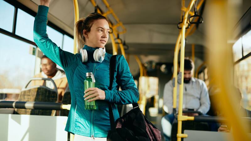 Los adolescentes tienen un gran beneficio a la hora de recargar transporte y celular.