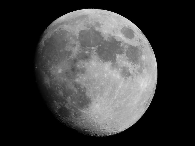 El proceso de alejamiento lunar tiene implicaciones en la duración de los días terrestres, ya que la disipación de energía por las mareas ralentiza la rotación de la Tierra gradualmente (Fuente: archivo).