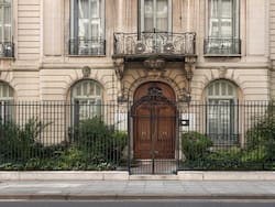 ¿Cuántas horas hay que trabajar para comprar un departamento en Recoleta?