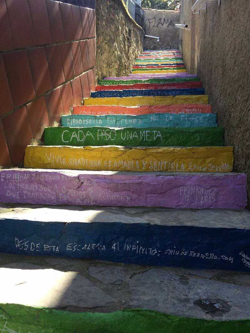 La escalera de colores es la calle más singular de Ribadesella (Fuente: Europa Press)