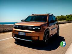 Este coche compacto de diseño retro busca destronar al Sandero: tiene cambio manual y cuesta menos de 15.000 euros