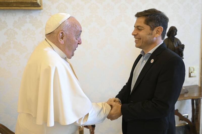 Axel Kicillof conoció personalmente al Papa Francisco que le concedió una audiencia de 40 minutos